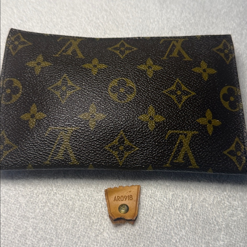 Authentic (Damaged) Louis Vuitton Monogram Bucket PM Accessories Pouchette - Picture 3 of 10